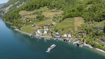 Quinten au bord du Walensee photographiée d'en haut avec le bateau du Walensee.