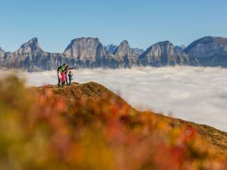 Famille au Flumserberg au-dessus de la mer de brouillard Famille au Flumserberg au-dessus de la mer de brouillard