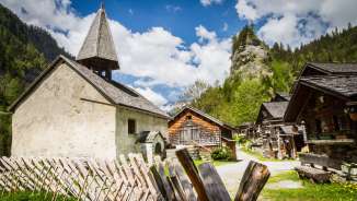 Vallée de Calfeisen_Saint Martin église, village Walser, site tectonique Sardona inscrit au patrimoine mondial de l'UNESCO, Saint-Martin, vallée de la Tamina, montagnes, vallée de Calfeisen, village Walser, St.
