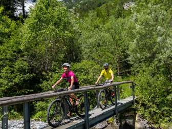 réseau bike, ebike, ciel bleu, vallée de la Tamina, soleil, Kunkels
