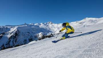 Skieurs au Flumserberg avec vue sur Spitzmeilen