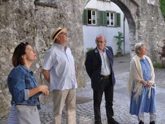 Visite scénique de la ville de Maienfeld Des acteurs dans la petite ville de Maienfeld lors d'une visite scénique de la ville