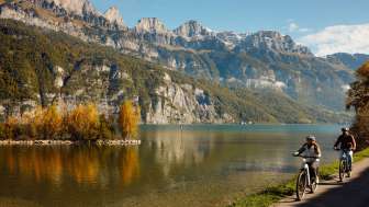 2025, montagnes, circuit en vélo électrique, amis, automne, circuit gastronomique, expérience multiforme, panorama, Suisse Tourisme, ST, piste cyclable, lac de Walenstadt, eau