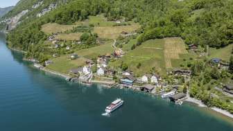 Quinten au bord du Walensee photographiée d'en haut avec le bateau du Walensee.