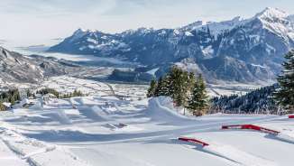 Snowpark "Riderpark" au Pizol avec vue sur la vallée du Rhin