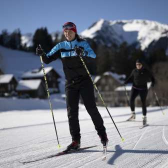 Cours de ski de fond dans la vallée de Tamina © Gian Ehrenzeller