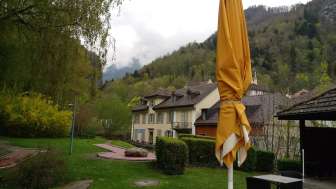 Minigolf avec kiosque dans le Kurpark de Bad Ragaz Minigolf avec kiosque dans le Kurpark de Bad Ragaz