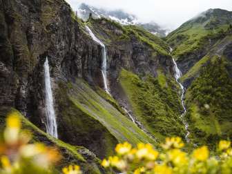 Chutes d'eau de Batöni dans la vallée de Weisstannen