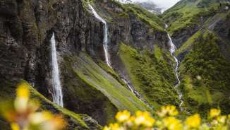 Chutes d'eau de Batöni dans la vallée de Weisstannen Chutes d'eau de Batöni dans la vallée de Weisstannen