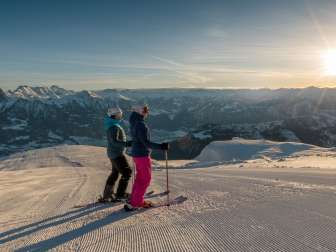 Magie de l'hiver, Pizol, ski plaisir, neige, ciel bleu, montagnes, sapins enneigés, soleil, vallée, montagnes enneigées, Alpes, vue, sommet