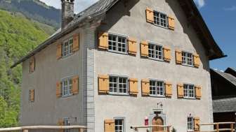 Ancienne poste vue de l'extérieur dans la vallée de Weisstannen