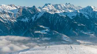 Pizol, hiver, neige, ciel bleu, mer de brouillard, remontées mécaniques de Pizol, ambiance matinale, ski, piste