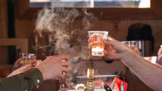 trinquer, Fläsch, groupe, promenade en calèche, romantique, culinaire, Rösslikutsche, amis, Rössliposcht, fondue, calèche à fondue, Maienfeld
