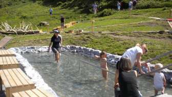 Installation de Kneipp pour enfants sur le sentier de la lande
