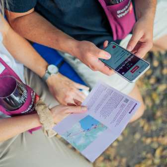 Audioguide et mode d'emploi de la dégustation de vins à emporter © Heidiland Tourismus / Kevin Wildhaber