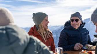 Neige, montagne, sortie en famille