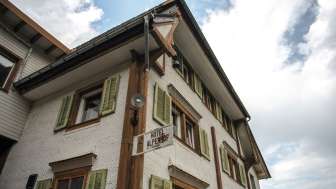 Vue extérieure de l'hôtel Alpenhof à Weisstannen