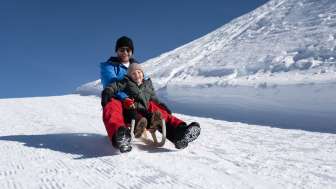 neige, montagne, excursion en famille, luge