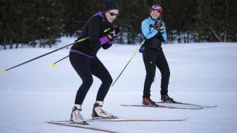 Cours de ski de fond dans la vallée de Tamina © Gian Ehrenzeller