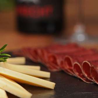 Fromage et viande séchée © Wine Tours Switzerland